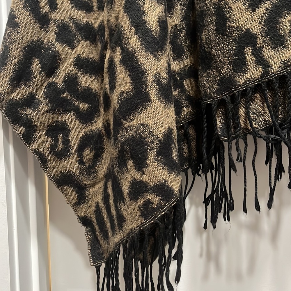 Leopard Cape - Picture 2 of 2